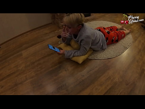 ❤️ Luda plavuša sisa ogroman kurac sisa i poskakuje na njemu - analni seks ❤ Tvrdi porno kod nas ☑