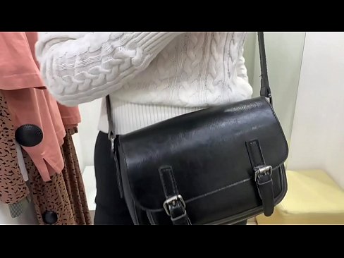 ❤️ Javna masturbacija mlade kujice FeralBerry s dildom u sobi za mjerenje ❤ Tvrdi porno kod nas ☑